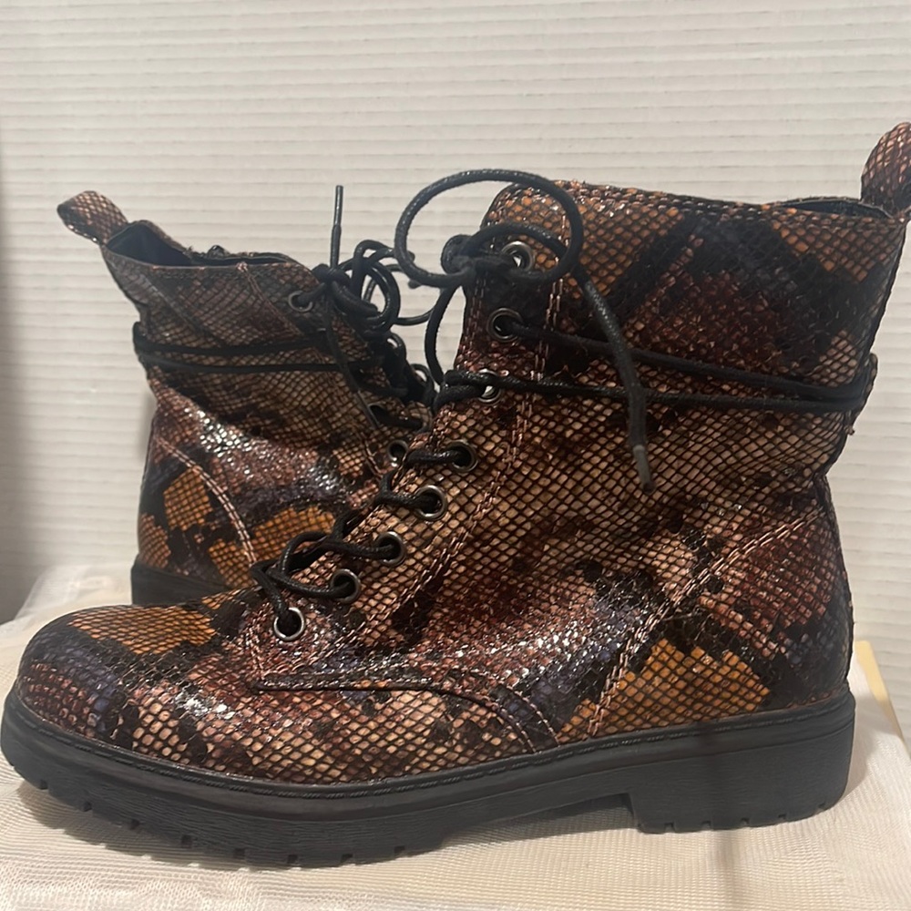 SO boots